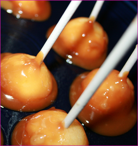 Halloween Inspiration: Mini Caramel Apple Pops