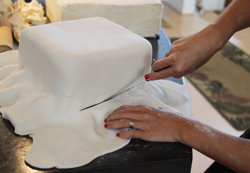 Square wedding cake assembly