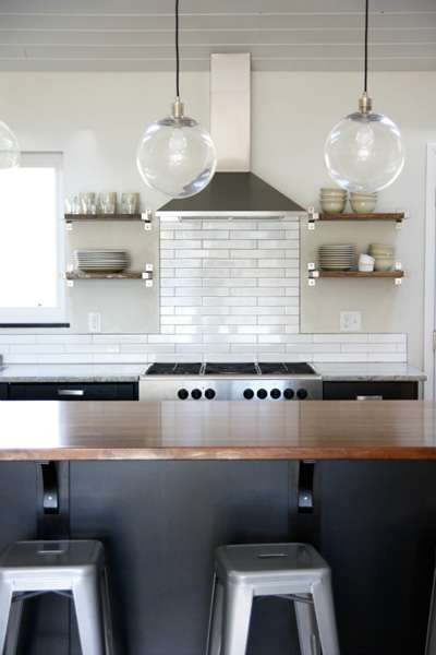 http://www.pepperdesignblog.com/wp-content/uploads/2013/02/housetweaking_interview_kitchen.jpg