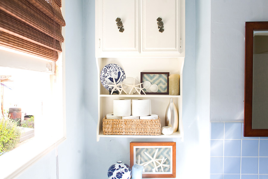 Home Tour: Older Bathroom | PepperDesignBlog.com