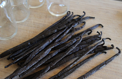 Homemade Vanilla Bean Extract | PepperDesignBlog.com