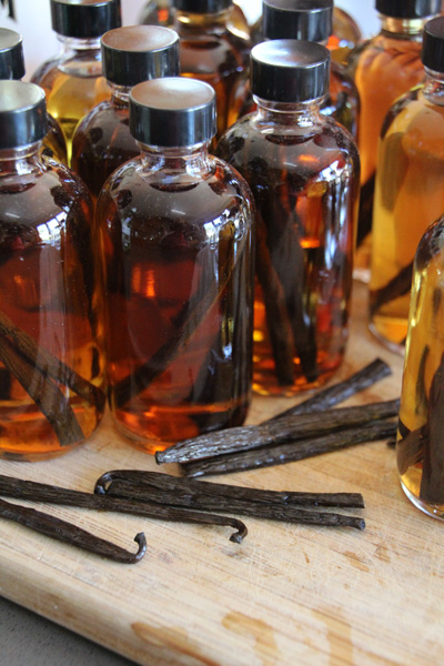 Homemade Vanilla Bean Extract | PepperDesignBlog.com