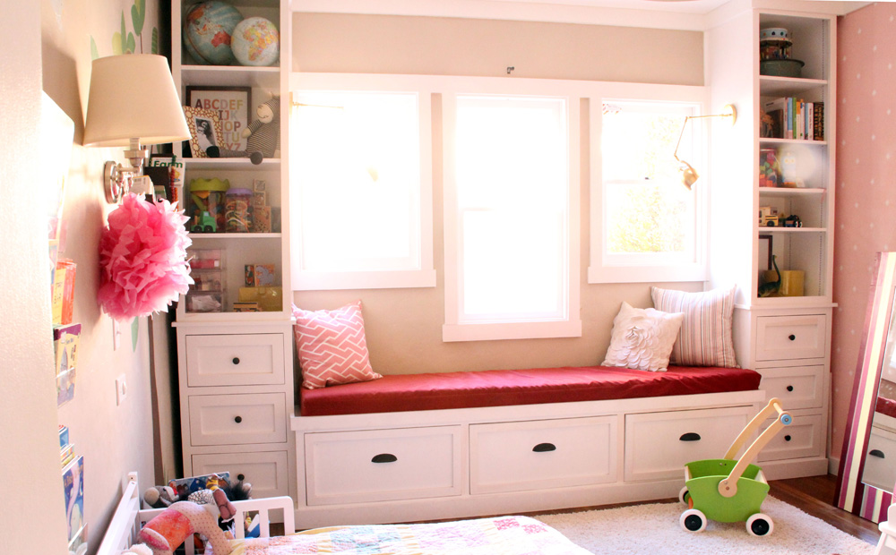 Girls Room With Window Seat