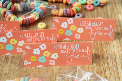 Valentine's Day 'Candy' Necklaces Made with Cereal | PepperDesignBlog.com