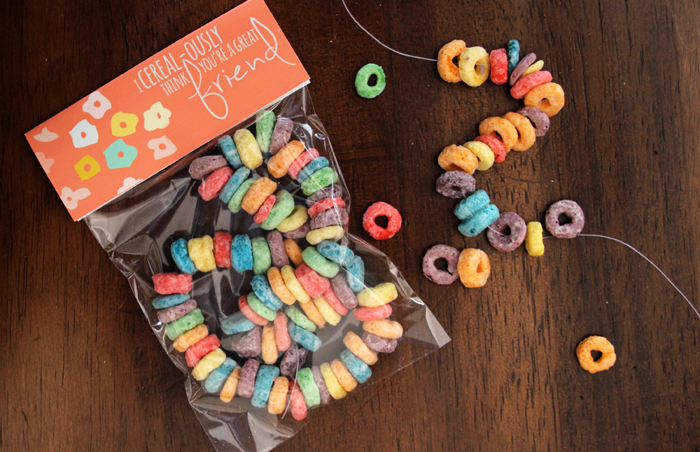 Valentine's Day 'Candy' Necklaces Made with Cereal | PepperDesignBlog.com