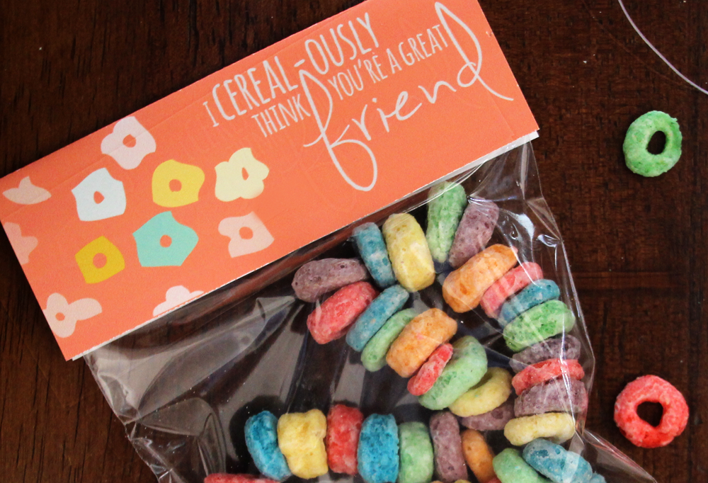 Valentine's Day 'Candy' Necklaces Made with Cereal | PepperDesignBlog.com