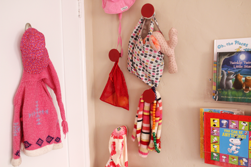 Girls' Room DIY Wooden Circular Wall Hooks | PepperDesignBlog.com