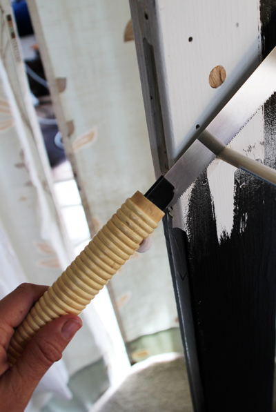 kitchen_blackfrenchdoors_painting_cuttingdowel_400