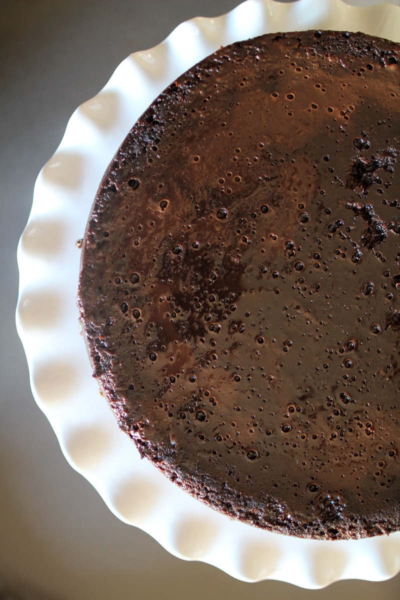 4 Ingredient Flourless & Gooey Chocolate Cake | PepperDesignBlog.com