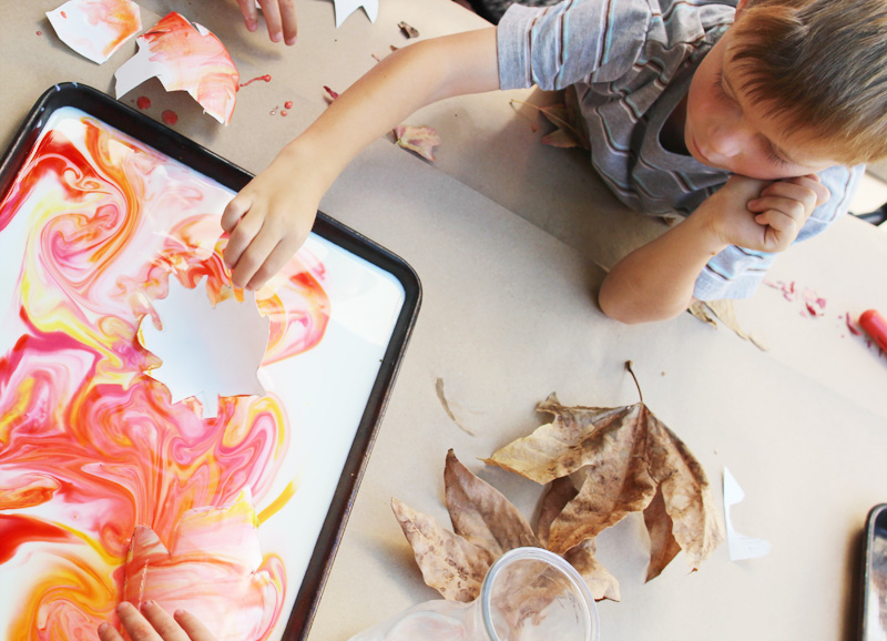 Kid's Thanksgiving Project Idea: Fall Leaves Milk Art & Place Cards | PepperDesignBlog.com