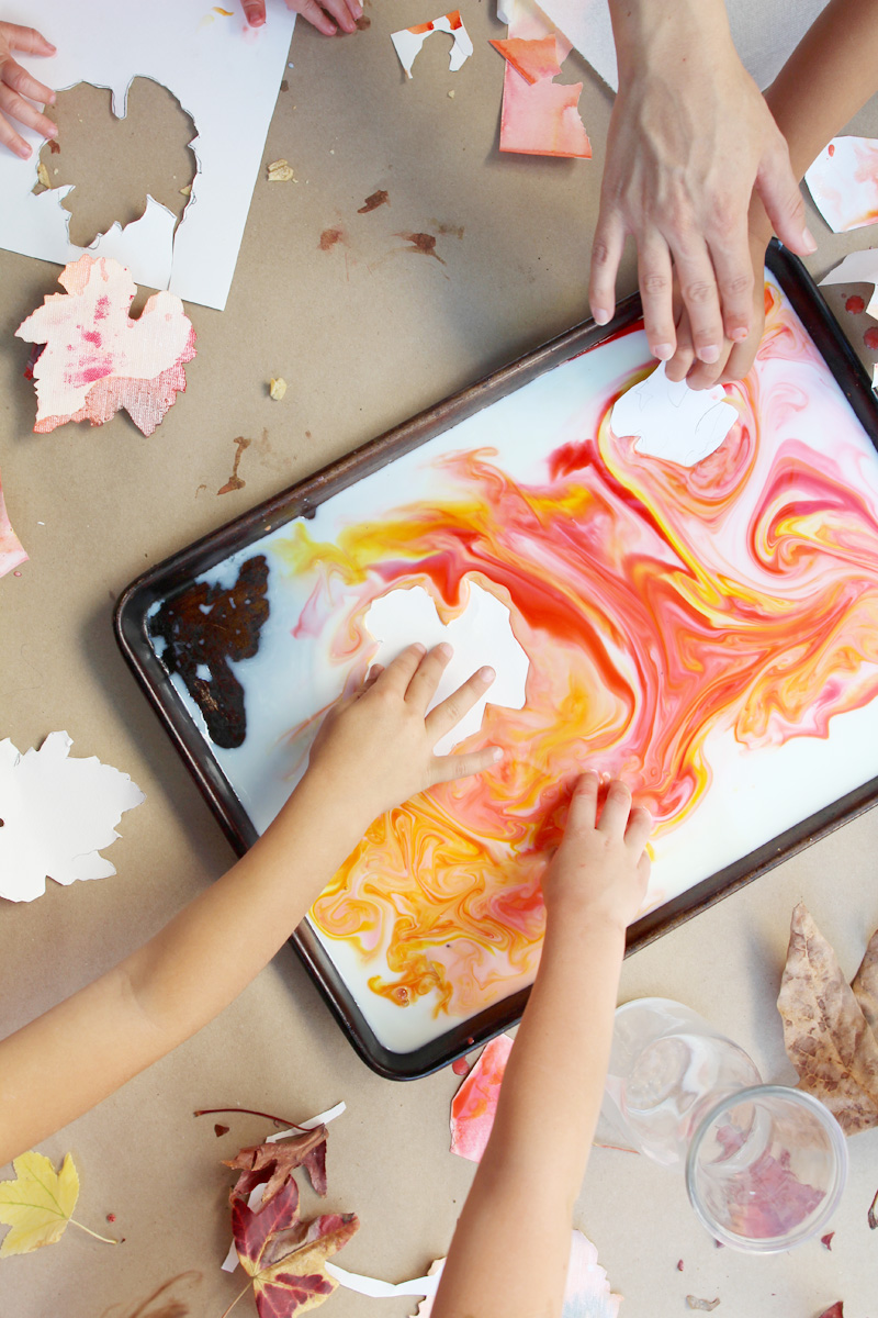 Kid's Thanksgiving Project Idea: Fall Leaves Milk Art & Place Cards | PepperDesignBlog.com
