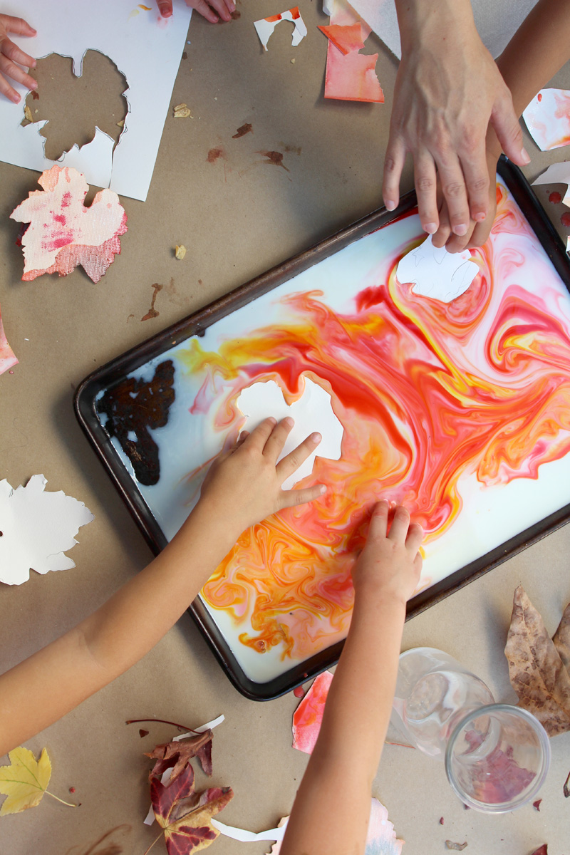 Kid's Thanksgiving Project Idea: Fall Leaves Milk Art & Place Cards | PepperDesignBlog.com