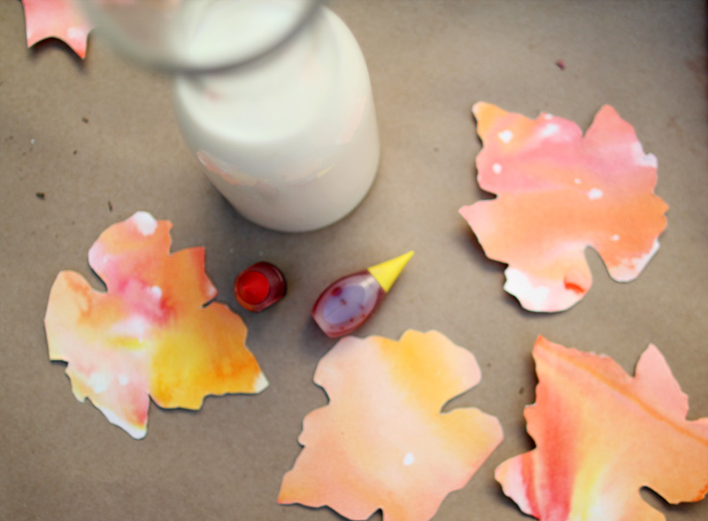 Kid's Thanksgiving Project Idea: Fall Leaves Milk Art & Place Cards | PepperDesignBlog.com