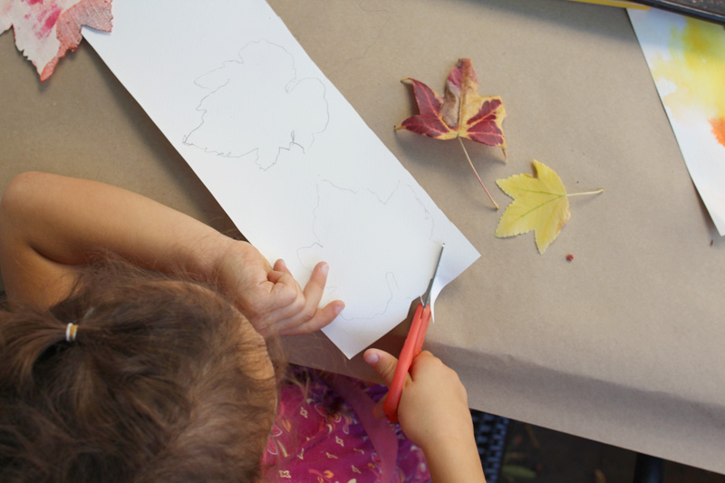 Kid's Thanksgiving Project Idea: Fall Leaves Milk Art & Place Cards | PepperDesignBlog.com