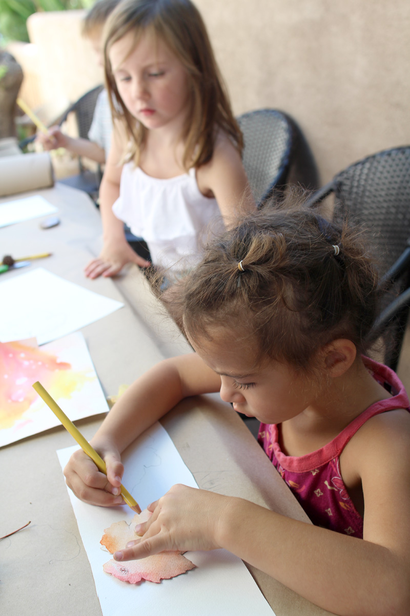 Kid's Thanksgiving Project Idea: Fall Leaves Milk Art & Place Cards | PepperDesignBlog.com