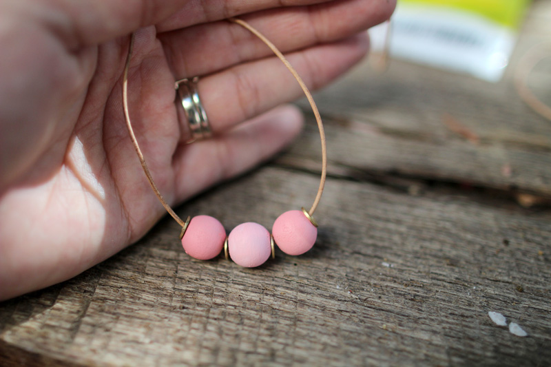 Handmade Gift: Gradient Wooden Bead Statement Necklace | PepperDesignBlog.com