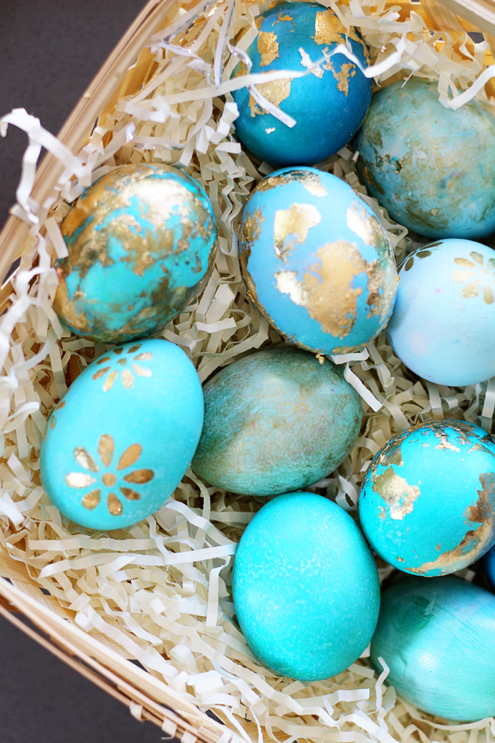 Dying Easter Eggs | Gold Foil | PepperDesignBlog.com